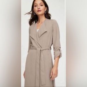 Aritzia Babaton / Flowy Trench Coat / Tan/Cream / Size M